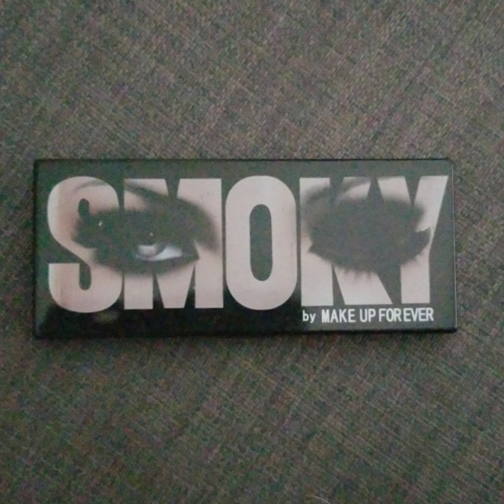 Make Up For Ever Smoky Palette